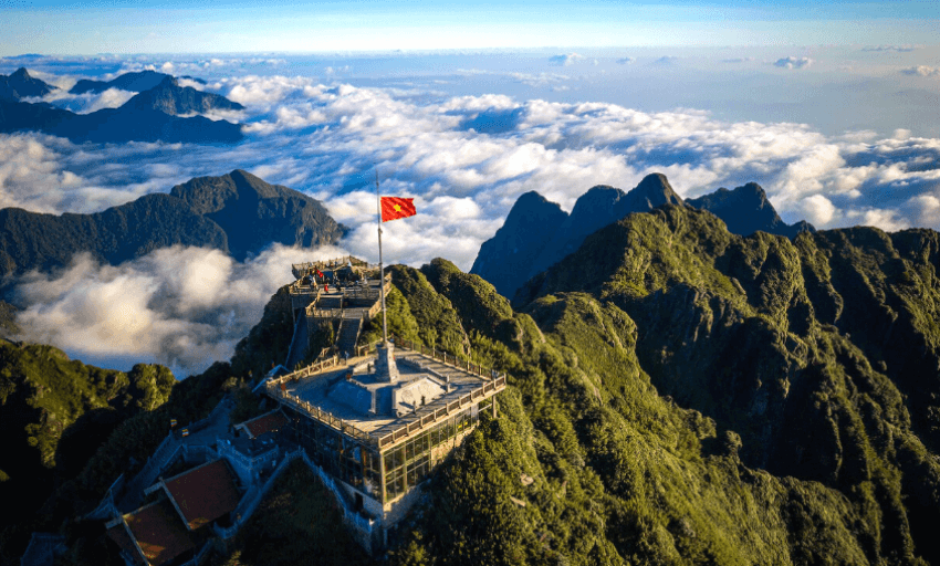 Top 5 ngọn núi cao nhất Việt Nam thu hút giới “xê dịch”