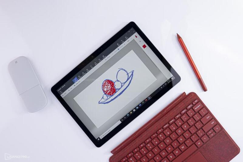 Surface Pro là dòng máy 2 trong 1, có thể dùng như máy tính bảng hoặc laptop khi gắn bàn phím rời. 