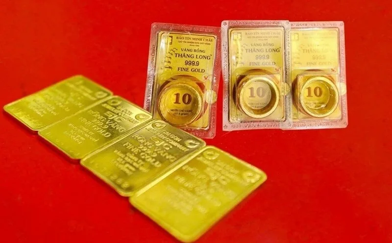 Giá vàng có thể thay đổi theo từng thời điểm, nên người mua nên xem giá đầu ngày, giữa ngày và cuối ngày.