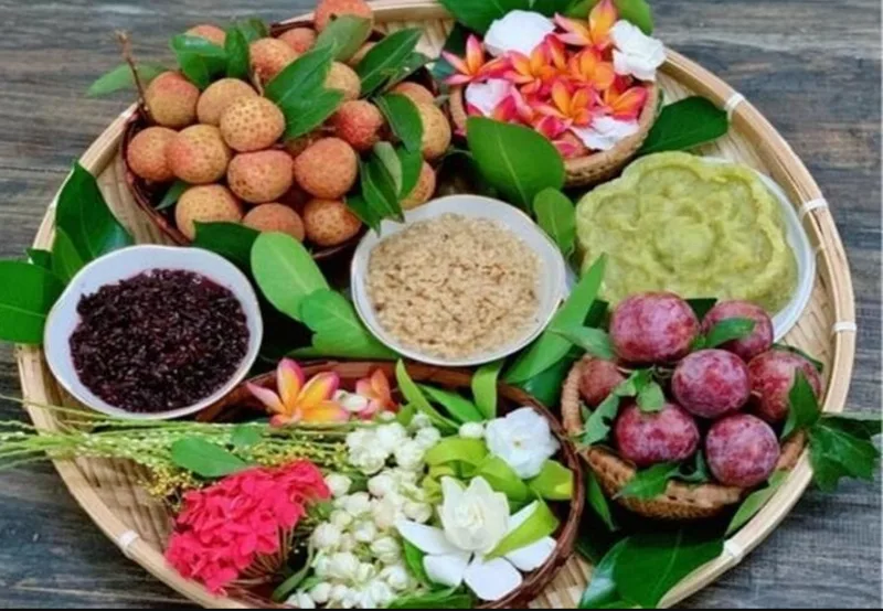 Khi chuẩn bị mâm cúng, nên tránh trái cây hỏng, bát đĩa sứt mẻ và cách bày biện thiếu trang nghiêm.