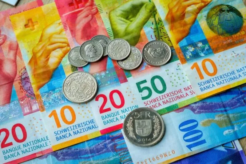 1 franc Thụy Sĩ có thể quy đổi theo tỷ giá tham khảo khoảng 33.600 VND